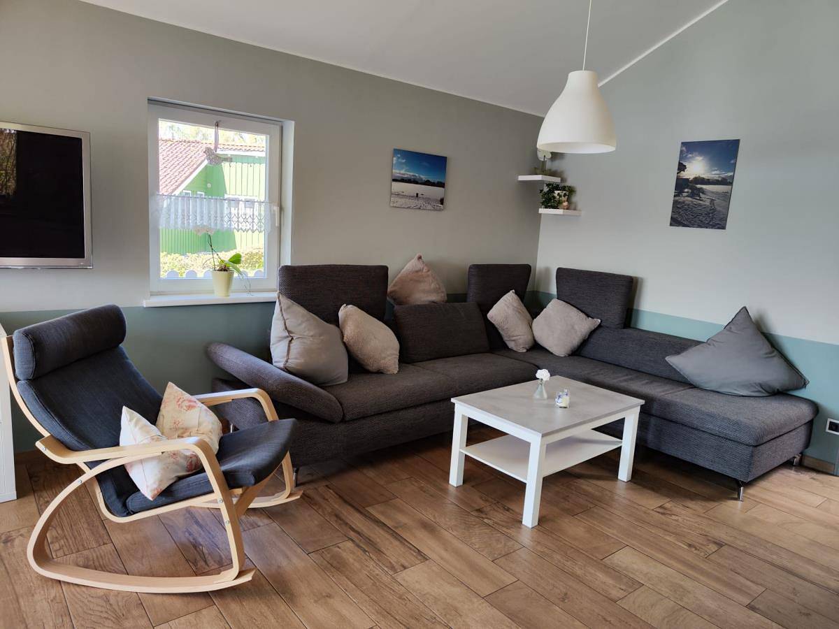 4 Personen Ferienhaus mit Kaminofen, Wintergarten und Kanu, mit einem wundervollen Blick auf den See in Otterndorf in Otterndorf, Cuxland