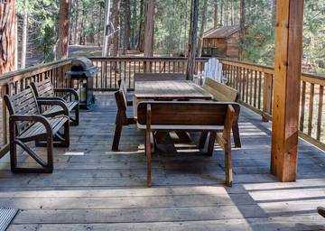 Log Cabin for 6 People in Wawona, Mariposa County, Photo 3