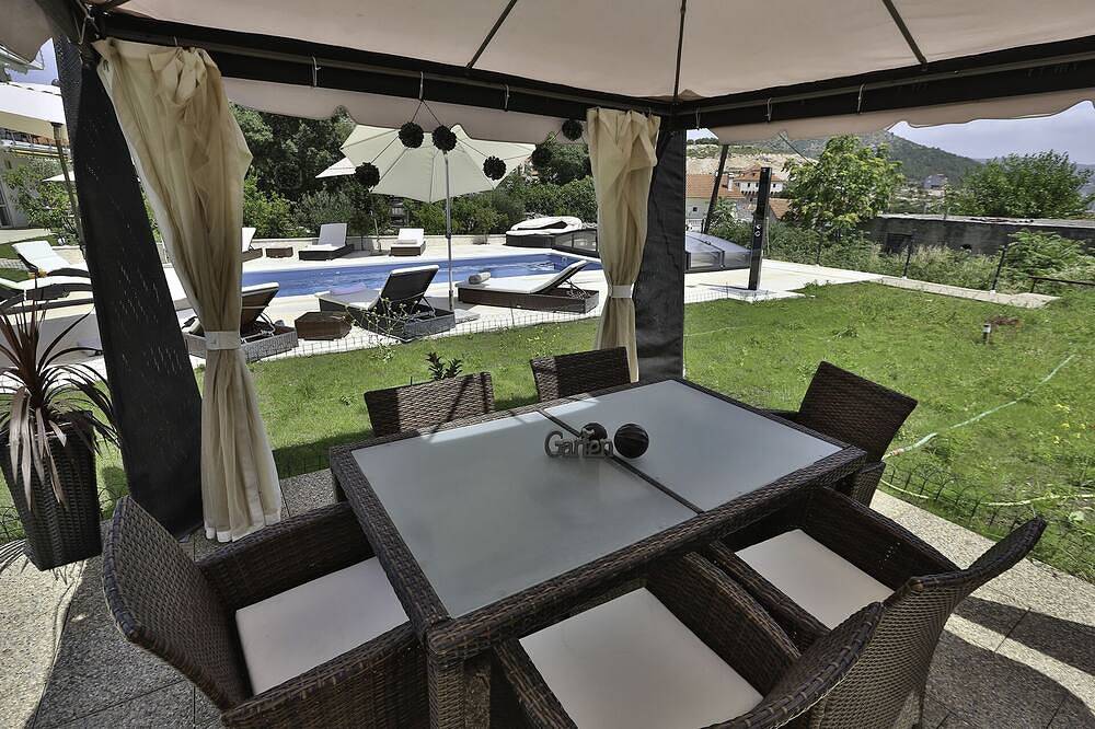 Appartement entier, Villa de luxe avec piscine privée chauffée et vue mer 3 in Marina, Split-Dalmatie