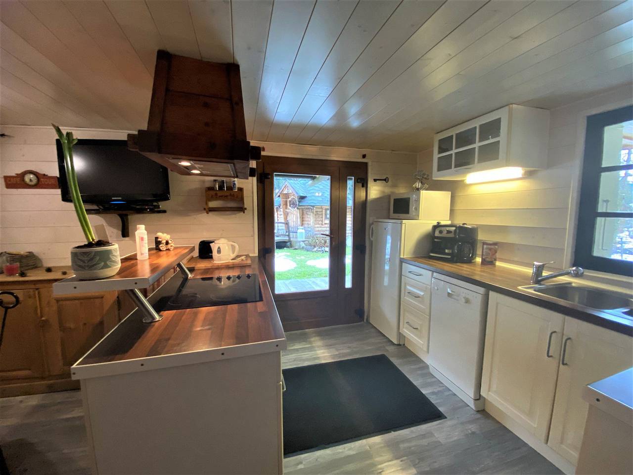 Appartamento intero, Charming Ski-In/Ski-Out Apartment near Avoriaz with Parking & Modern Amenities in Morzine, Les Portes du Soleil