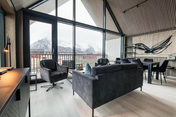 Gîte pour 4 personnes, avec terrasse et vue dans Henningsvær