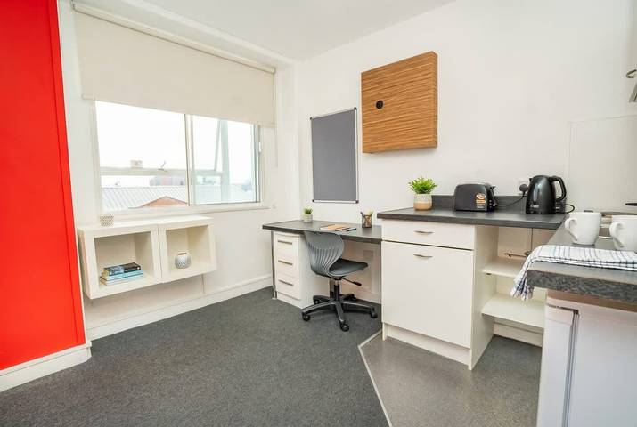 Entire holiday apartment, Modern Central Coventry Studio – Gym Access in Coventry, Birmingham Area