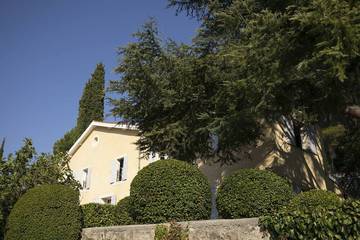 Gîte pour 10 personnes, avec jardin et terrasse à Saint-Marc-Jaumegarde