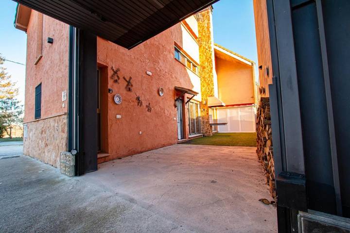 Apartamento para 6 personas, con Terraza además de Jardín y Vistas en Cuéllar 