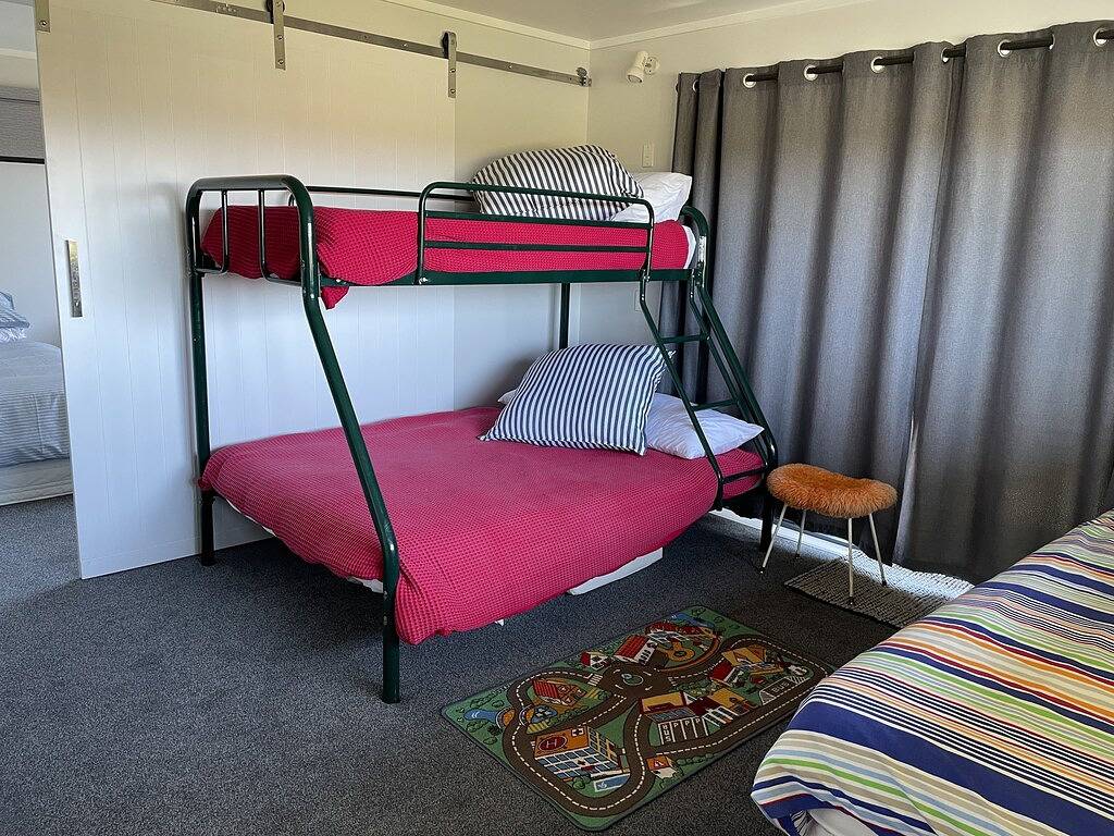 Holiday Home for 9 People in Bay of Plenty, New Zealand