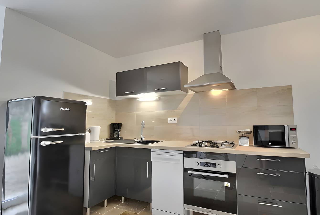Gîtes des Lacs - Gîte Le Muscat : piscine, sauna et jaccuzzi partagés, terrasse privée et Wi-Fi in Jugon-les-Lacs, Région de Dinan