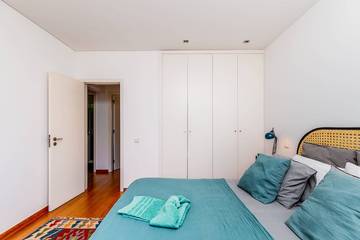 Villa for 6 Guests in São João de Deus, Areeiro, Picture 2