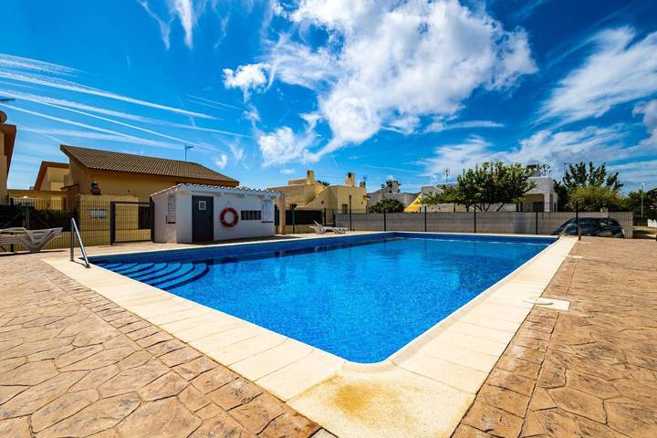 Chalet für 6 Personen, mit Terrasse und Garten sowie Pool in Riumar