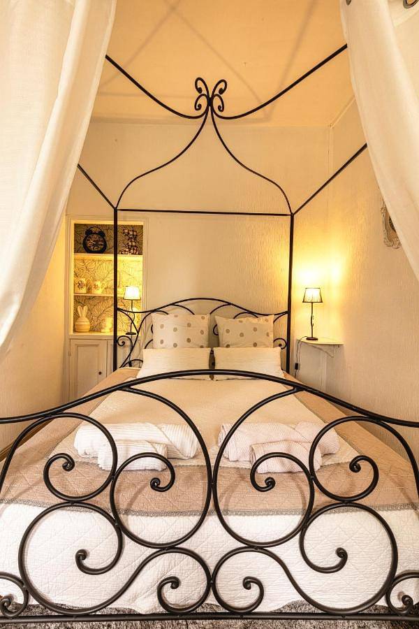 Gîte pour 4 personnes, avec piscine ainsi que vue et jardin à Besset (homonymie) - 2