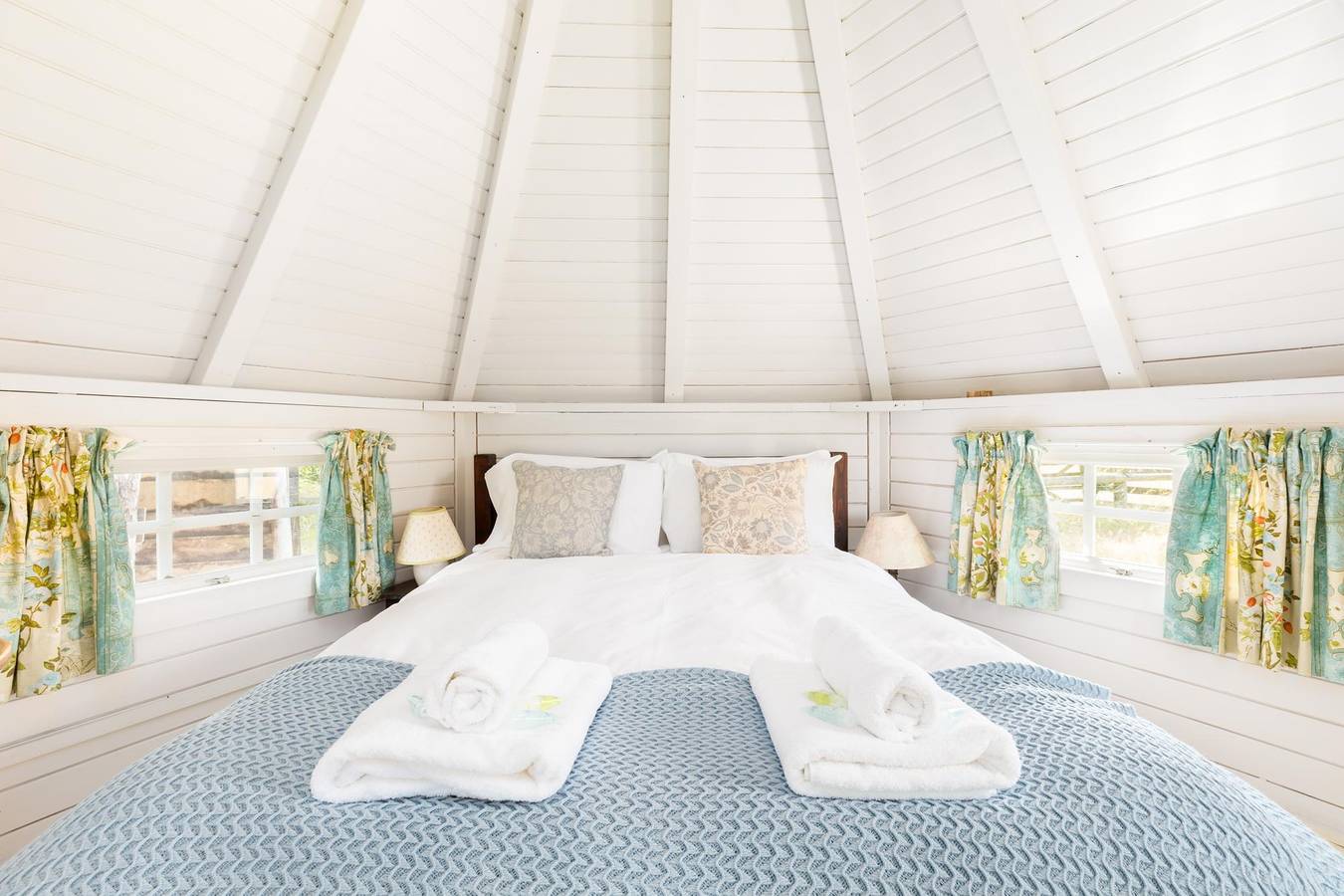 Entire apartment, Spectacular Glamping Cabin in the Woods-Cotswolds - Pass the Keys in Moreton-in-Marsh, Warwickshire