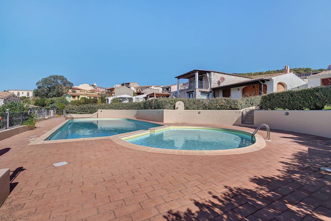 Casa vacacional "Villa Vigna" con vistas al mar, piscina y Wi-Fi in Badesi, Olbia-Tempio