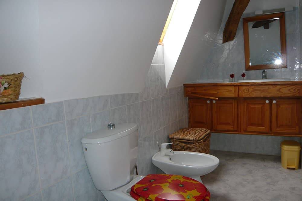Gite de luxe pour couples adultes, paisable, vues dégagées, large piscine in Boisse, Périgord Pourpre