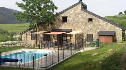 Chambre d’hôte pour 4 personnes, avec jardin ainsi que piscine et terrasse à Planès