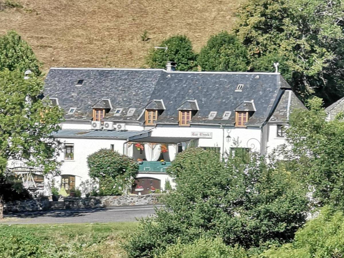Hotel bar b'rock in Saint-Martin-sous-Vigouroux, Parc naturel régional des Volcans d'Auvergne