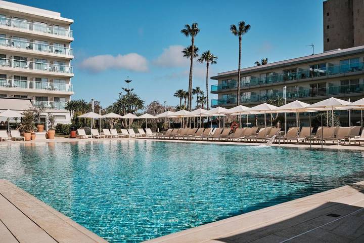 Village, con Balcón y Jacuzzi además de Terraza y Jardín en Palma