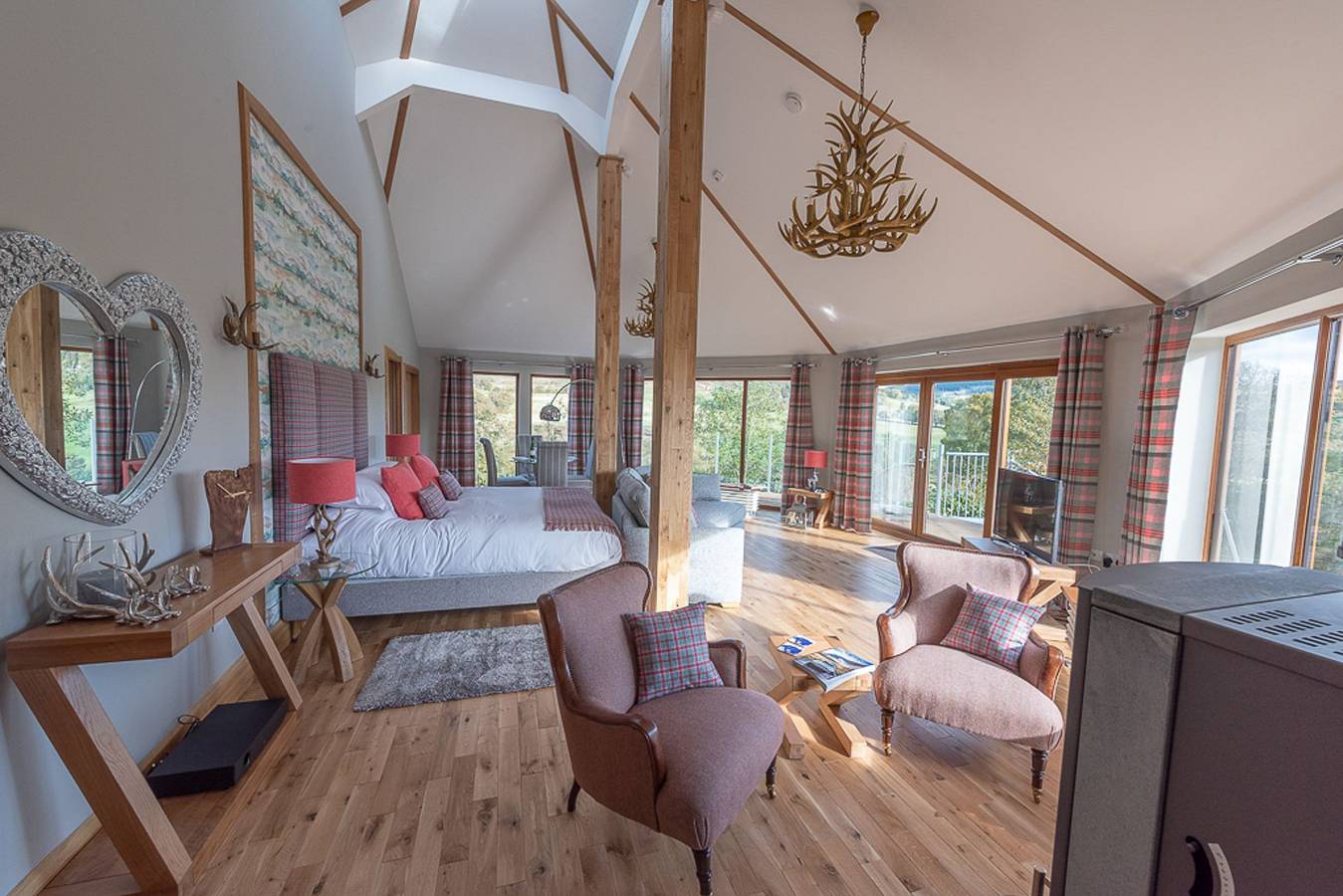 Baumhaus für 2 Personen mit Terrasse in Glenshee, Perthshire