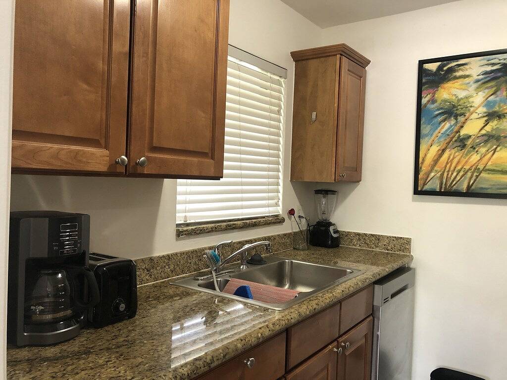 Ganze Wohnung, Spacious 2bd, washer/dryer, private patio, grill in Delray Beach, Palm Beach County