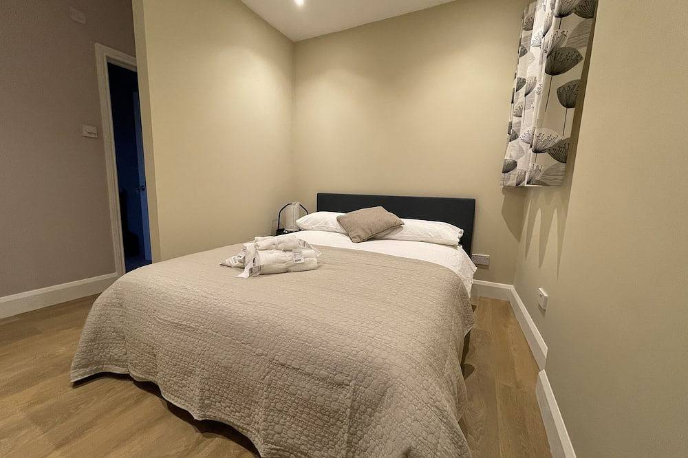 Ganze Wohnung, 35 min from London Victoria / 2-Bedrooms Flat in the Heart of Cheam Village in Sutton (London), London