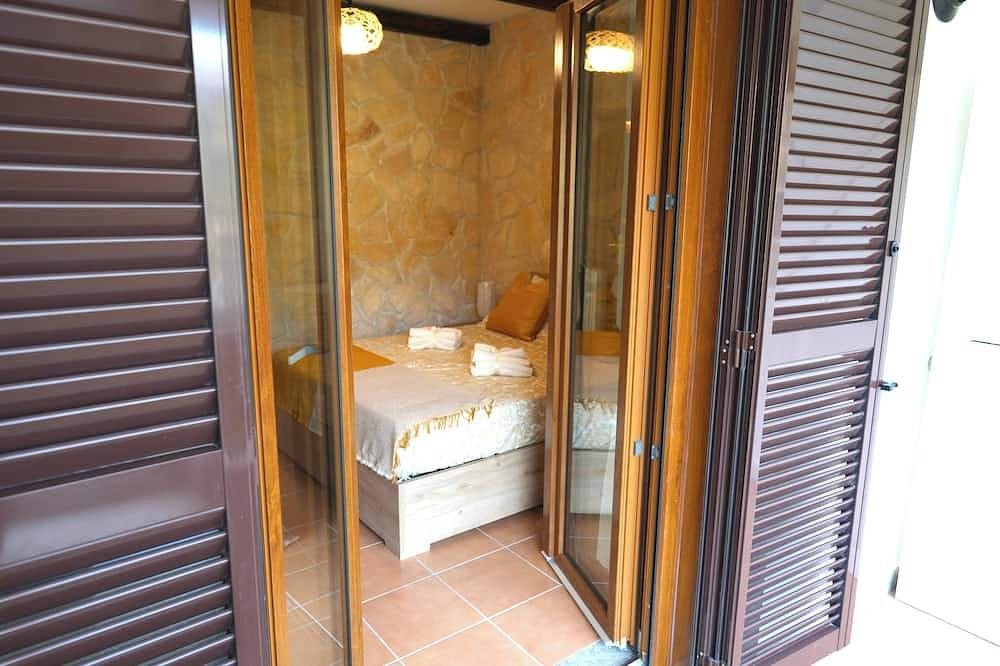 Jannuzzi House in Trevignano Romano, Braccianosee