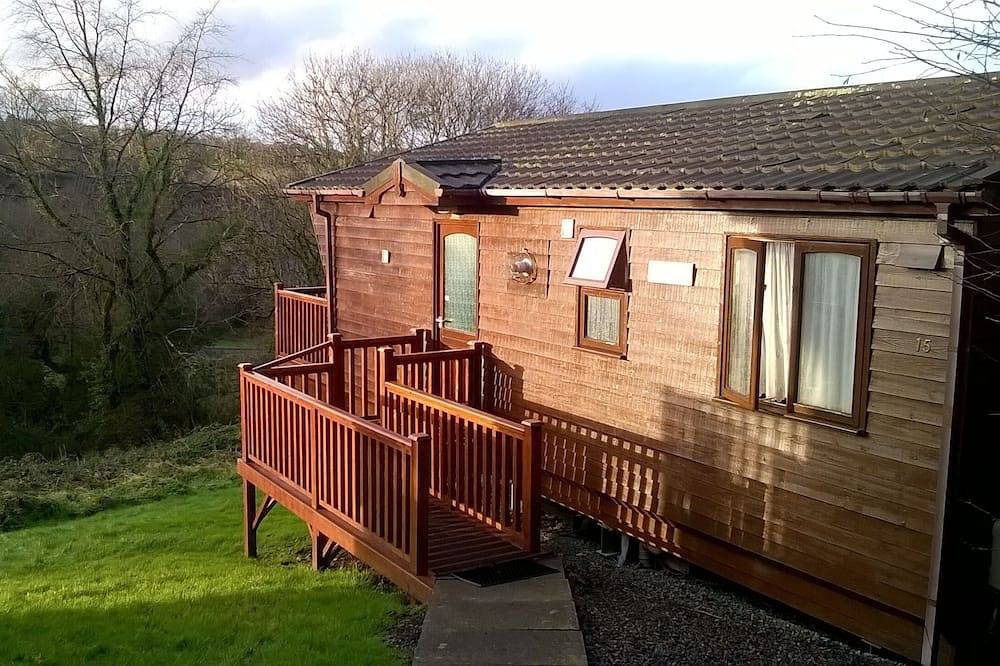 Ruhige Luxus-4-Sterne-Lodge mit Blick auf Woodland, Narberth, Pembrokeshire in Narberth, Pembrokeshire