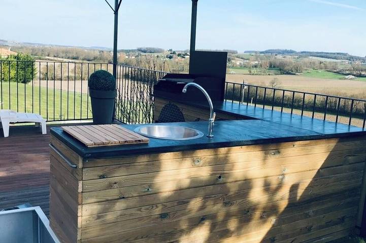 Location de vacances pour 8 personnes, avec jacuzzi ainsi que terrasse et jardin à Boudy-de-Beauregard
