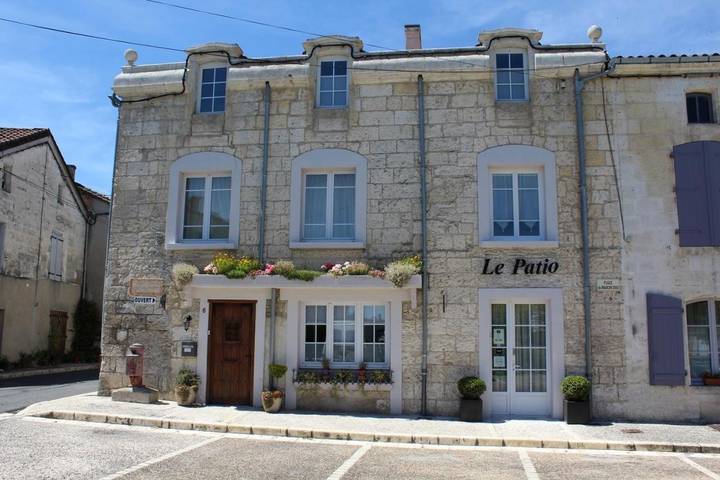Location de vacances pour 2 personnes, avec jardin et vue dans La Tour-Blanche-Cercles - 2