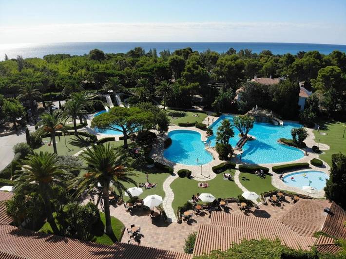 Camping para 6 personas, con Jacuzzi y Terraza además de Jardín y Piscina para niños en Montroig