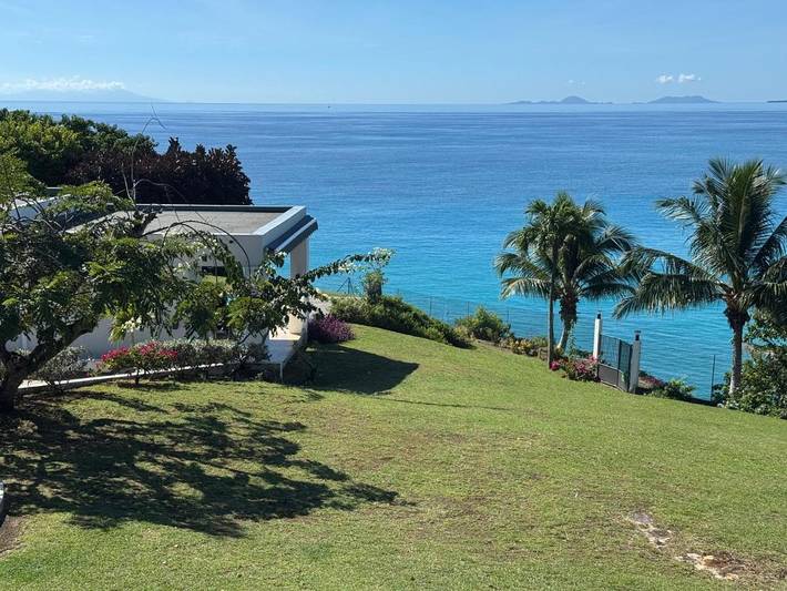 Location de vacances pour 2 personnes, avec jardin ainsi que piscine et jacuzzi dans Plage de l’Anse Vinaigri - 2