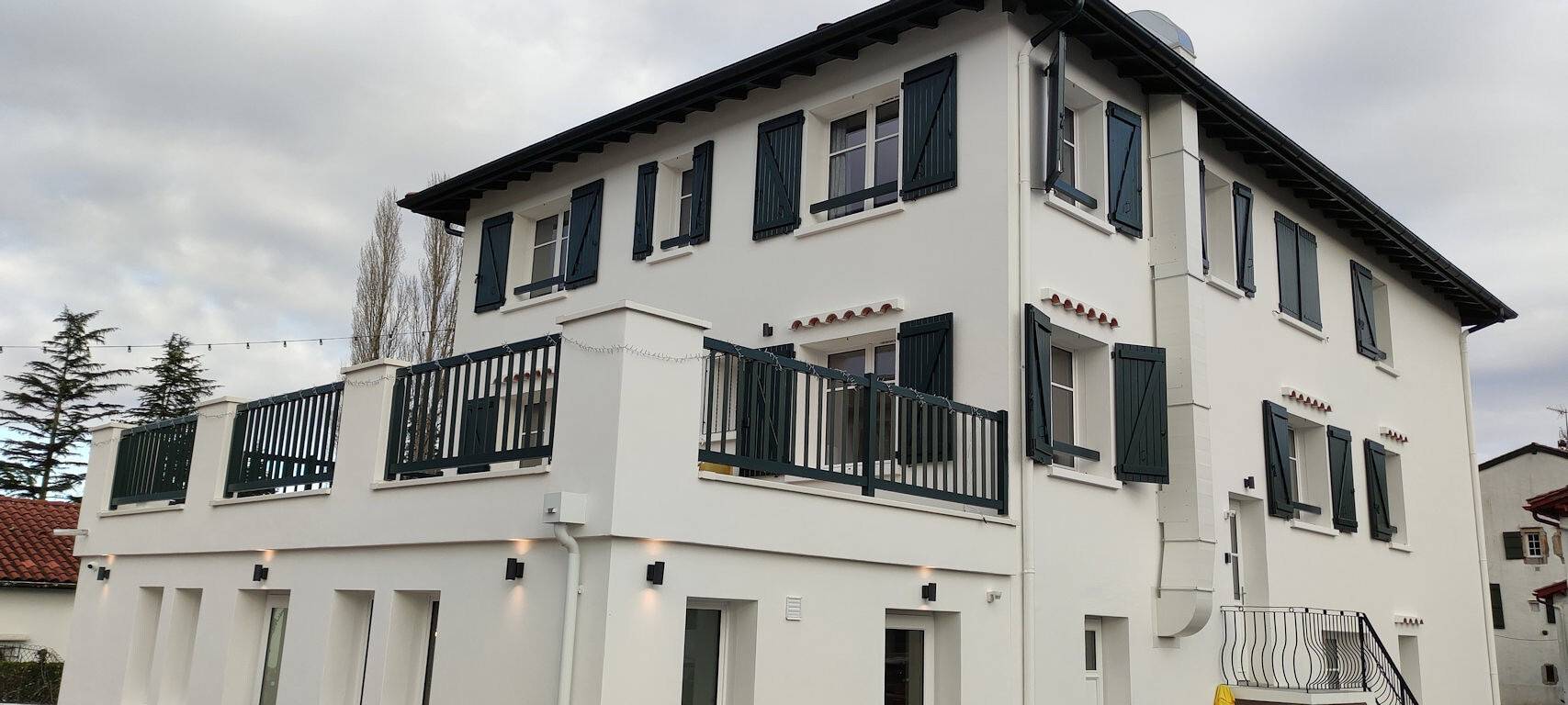 Appartement entier, Lodge Larrun avec vue sur la montagne, balcon et Wi-Fi in Sare, Région de Bayonne