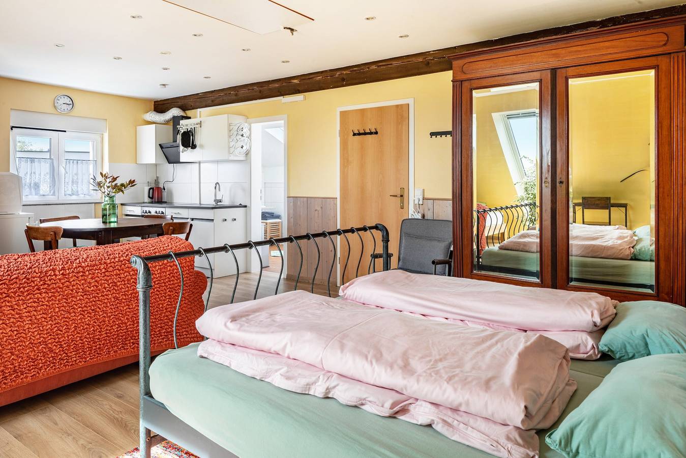Entire apartment, Apartment "Green" with Private Terrace, Shared Garden, and Wi-Fi in Bad Krozingen, Southern Black Forest