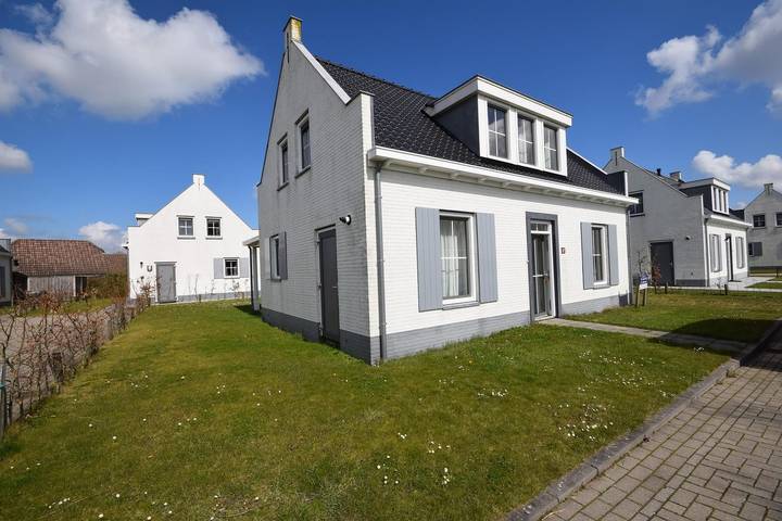 Ferienhaus für 8 Personen, mit Balkon/Terrasse und Terrasse