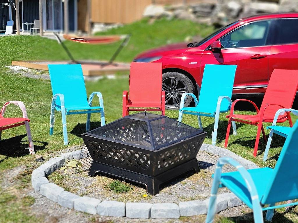 Marshmallow home, entire four bedrooms house in Algonquin Provincial Park