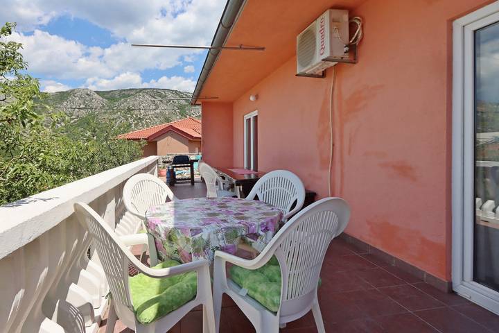 Apartament wakacyjny dla 6 osób, z Balkon/ taras w Senj
