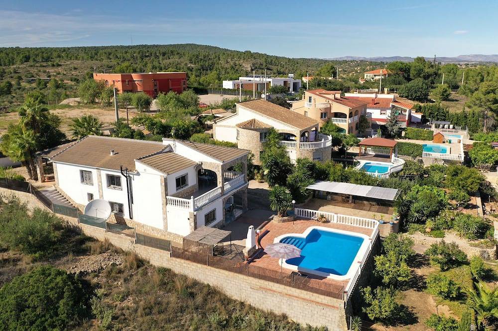 Large Family Villa: private pool, near lake & beach - Sleeps 10 in Navarrés, Valencia Province