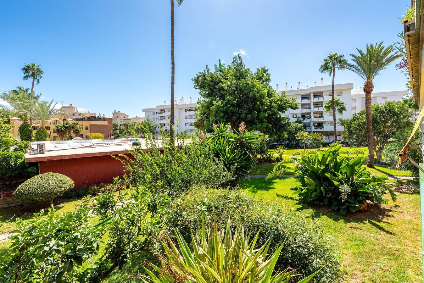 Entire apartment, Apartment 'Eurosol Carihuela' with Shared Garden, Wi-Fi and Air Conditioning in La Carihuela, Torremolinos