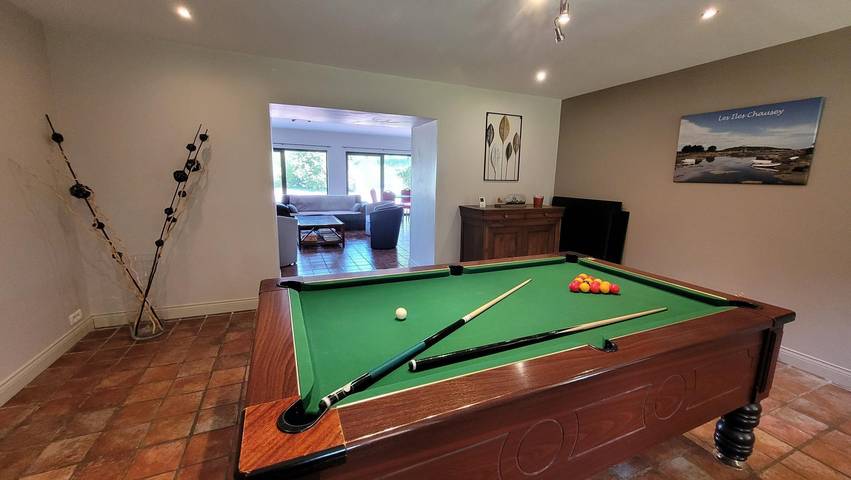 Gîte pour 15 personnes, avec piscine et jardin à Isigny-le-Buat - 3