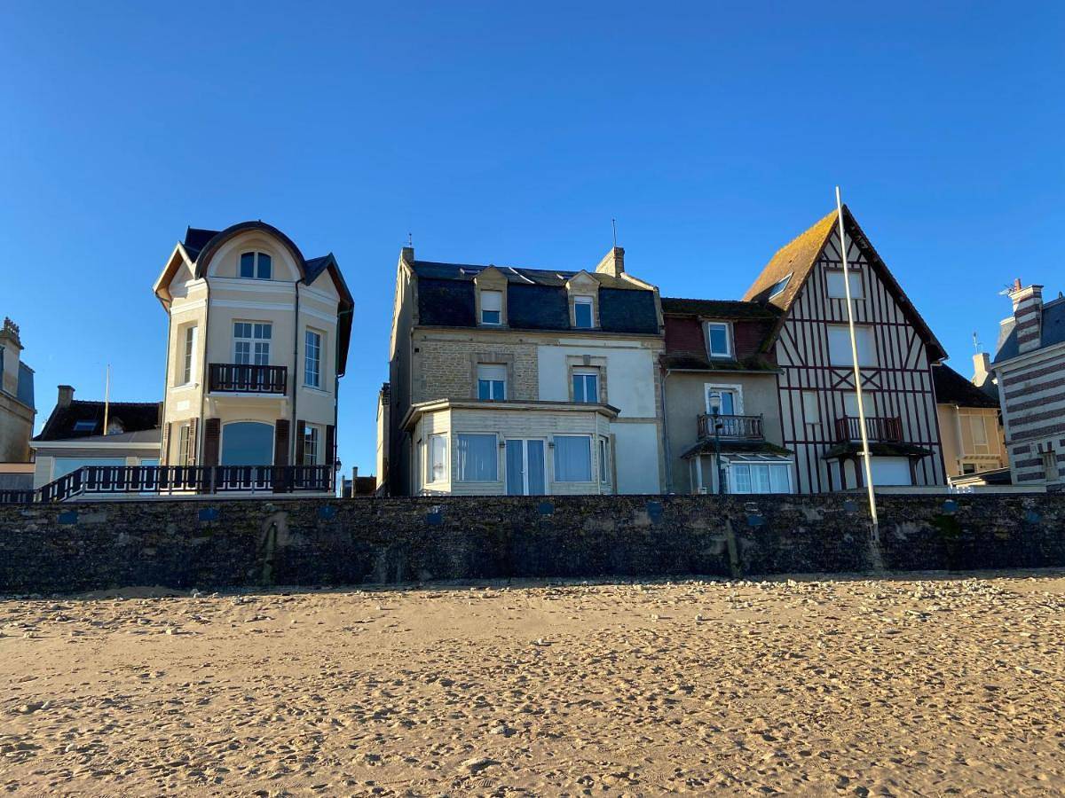 Three-Bedroom House in Saint-Aubin-sur-Mer (Calvados), Région de Caen