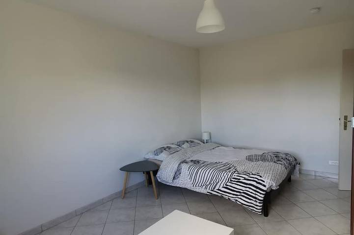 Appartement entier, Charmant 1 pièce,cuisine ,salle de bains de 35 m2 dans residence trés calme. in Mulhouse, Région de Mulhouse
