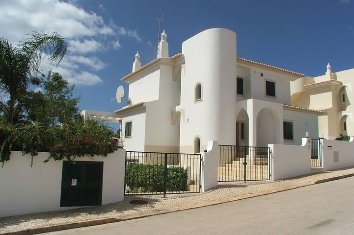 Villa for 12 personer, med have i Lagos