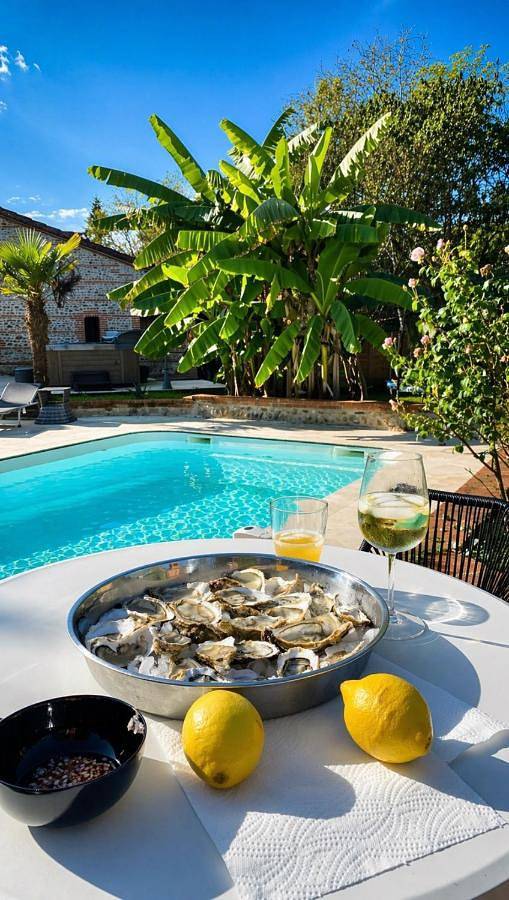 Location de vacances pour 11 personnes, avec Jacuzzi et Terrasse ainsi que Jardin et Piscine à Lagrâce-Dieu