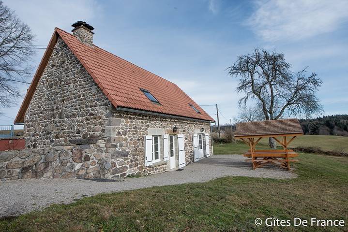 Gîte pour 6 personnes, avec Terrasse ainsi que Jardin et Vue