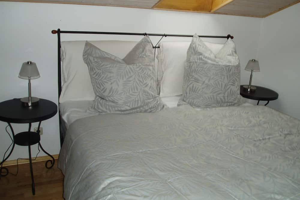 Ganze Wohnung, Renovierte, charmante, große, sehr ruhige Wohnung mit Südbalkon in Landhausvilla in Dießen am Ammersee, Ammersee