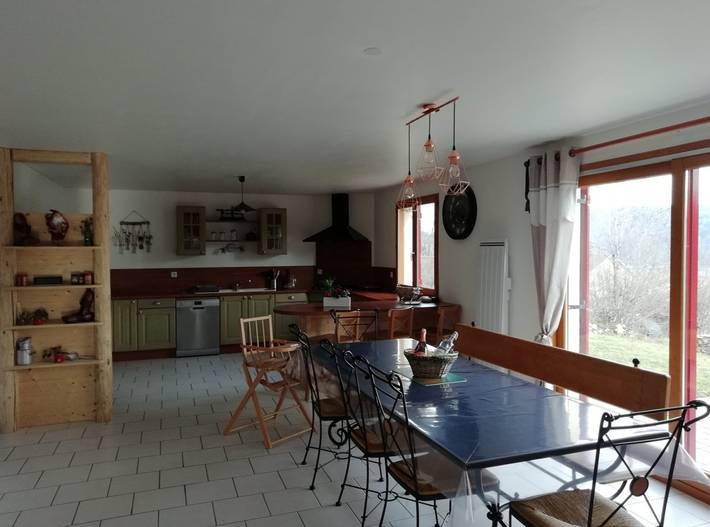 Gîte pour 9 personnes, avec terrasse ainsi que jardin et vue sur le lac dans Lac de Narlay - 4