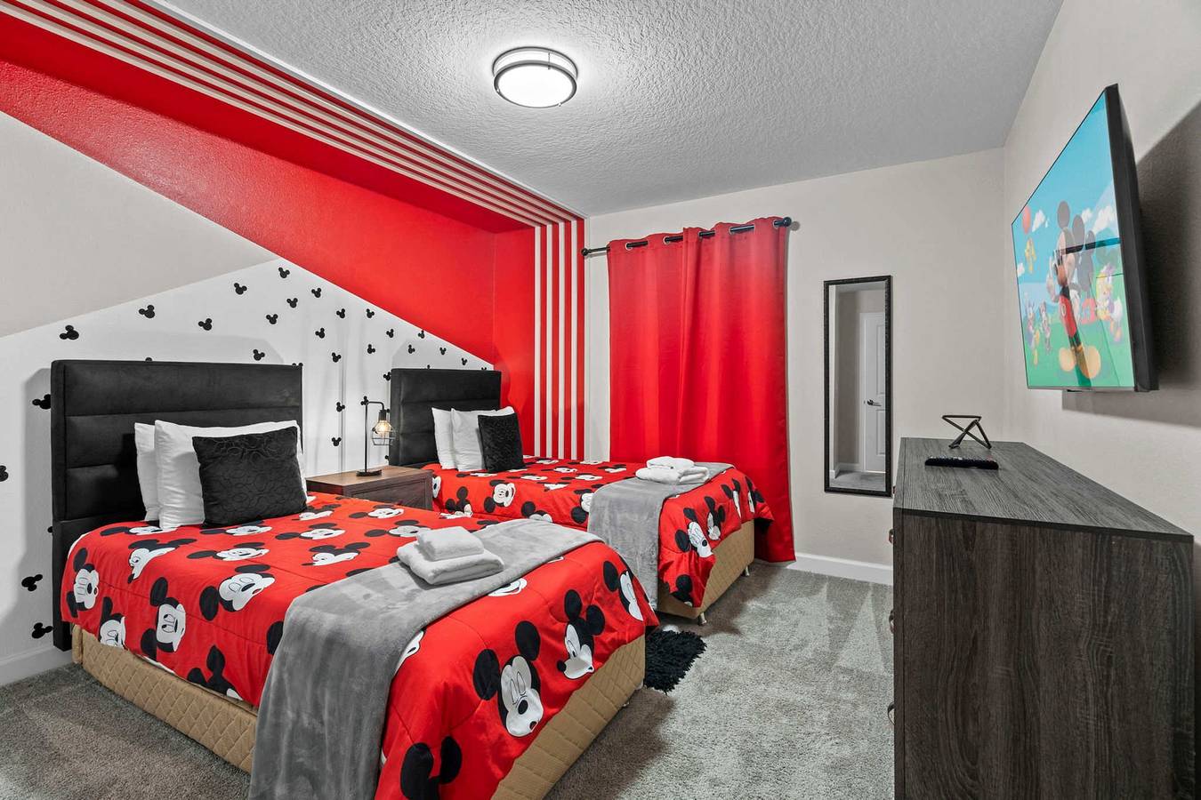 Relaxing Getaway Near Disney with Pool & Themed Rooms in Condado de Osceola