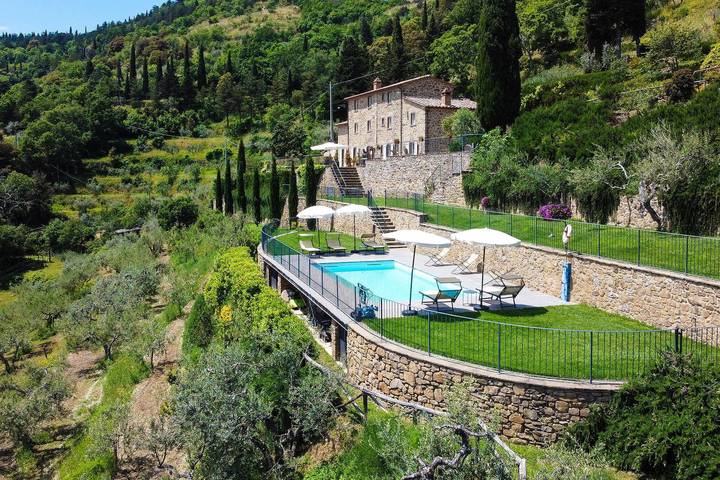Villa for 10 people, with balcony and garden in Cortona
