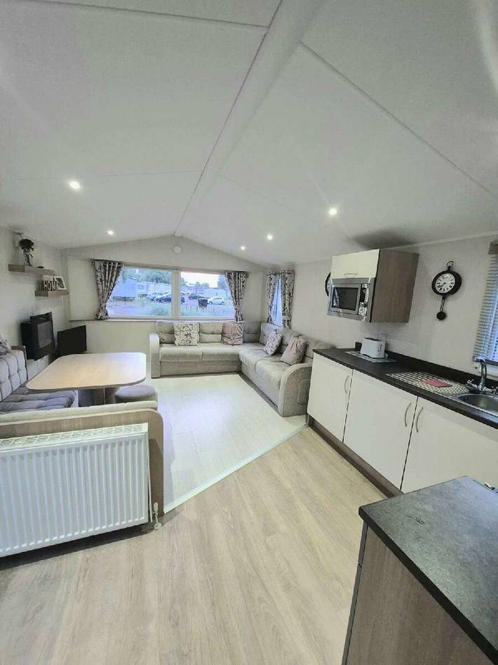 Caravan for 8 people, with garden, with pets in Somerset