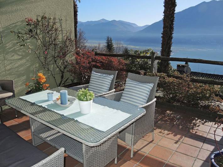 Ferienhaus für 4 Personen, mit Seeblick und Pool sowie Terrasse im Tessin - 2