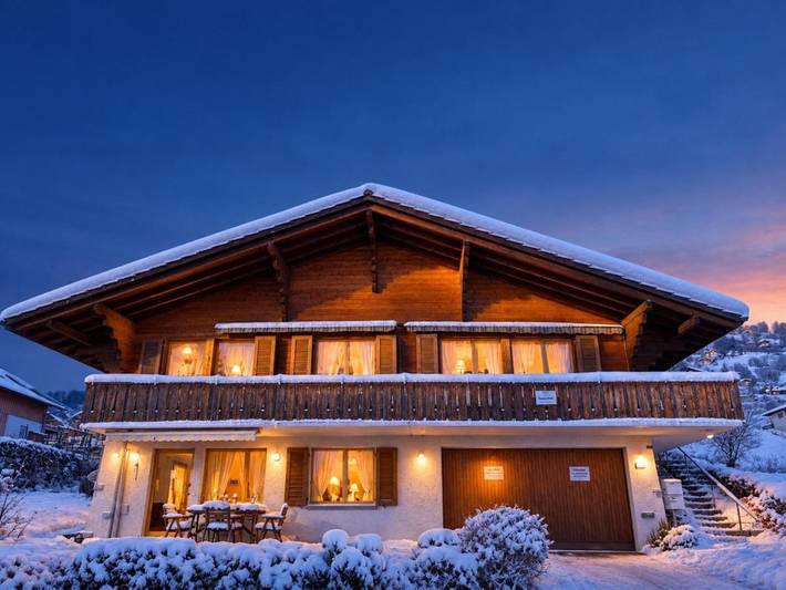 Chalet für 10 Personen, mit Balkon und Garten in Sigriswil