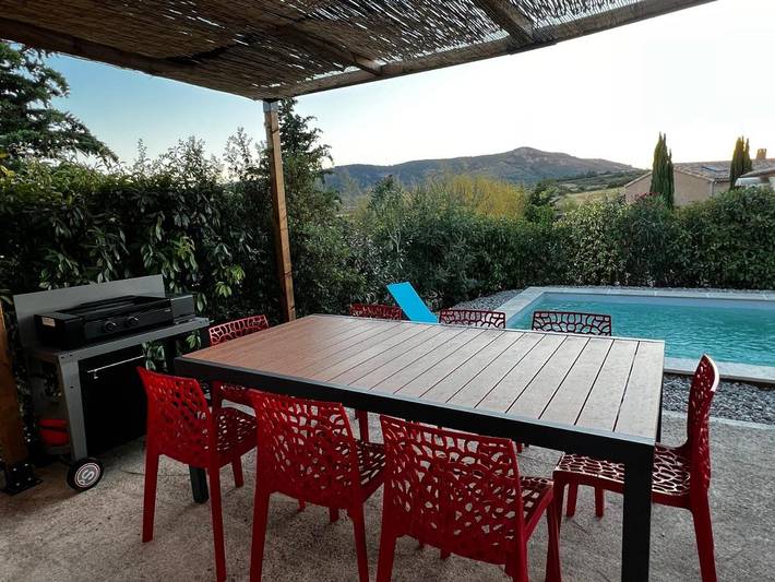 Location de vacances pour 8 personnes, avec vue ainsi que jardin et piscine à Alba-la-Romaine - 2