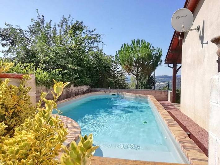 Maison de vacances pour 4 personnes, avec Balcon et Terrasse ainsi que Jardin et Piscine à Figeac